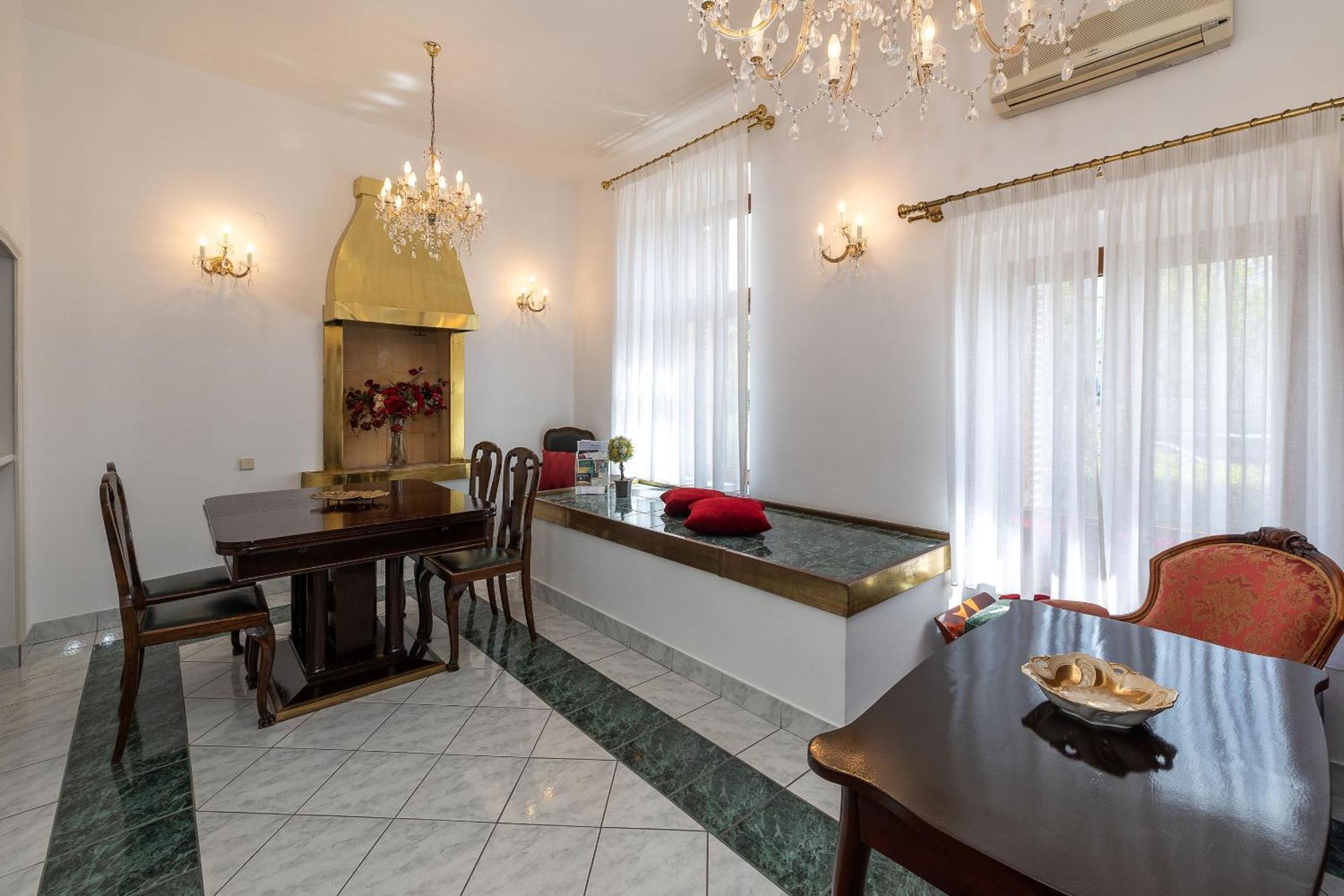 Apartments Villa Castello Crikvenica Exterior photo